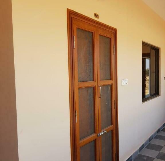 غرفة إقتصادية فردية, Siva Giri Homes