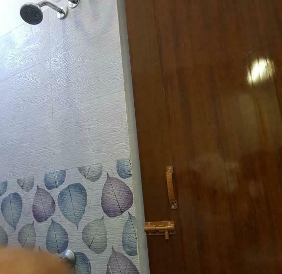 غرفة إقتصادية فردية, Siva Giri Homes