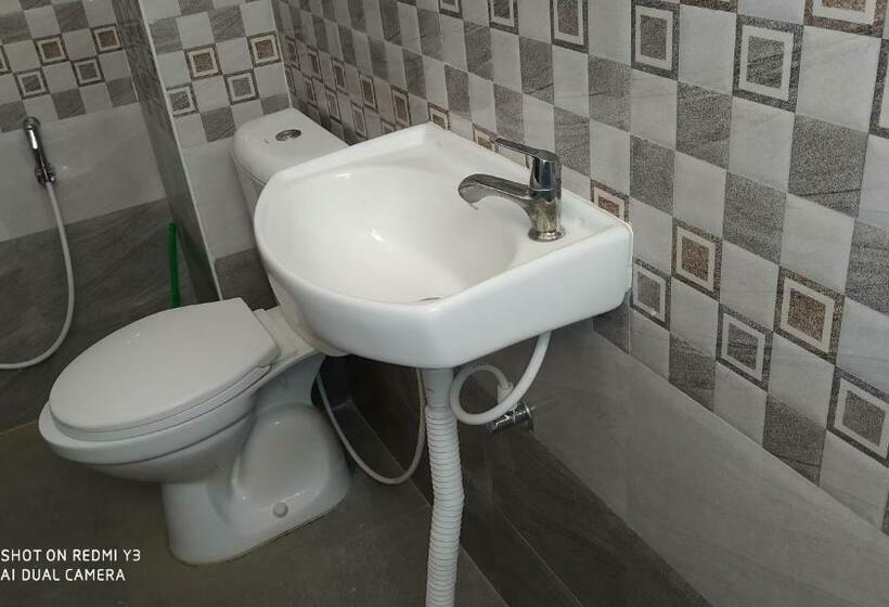 غرفة قياسية فردية مزودة بشُرفة, Siva Giri Homes