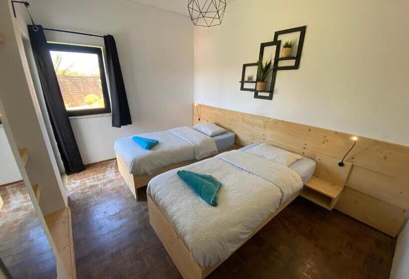 اتاق استاندارد با سرویس بهداشتی مشترک, Algarve Surf Camp & Hostel Sagres