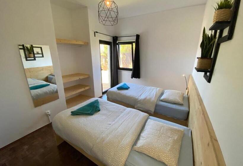 اتاق استاندارد با سرویس بهداشتی مشترک, Algarve Surf Camp & Hostel Sagres