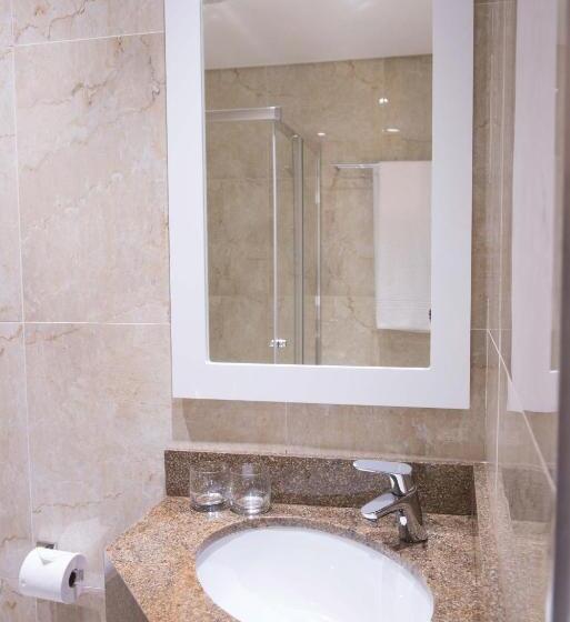 Номер Стандарт, Britannia