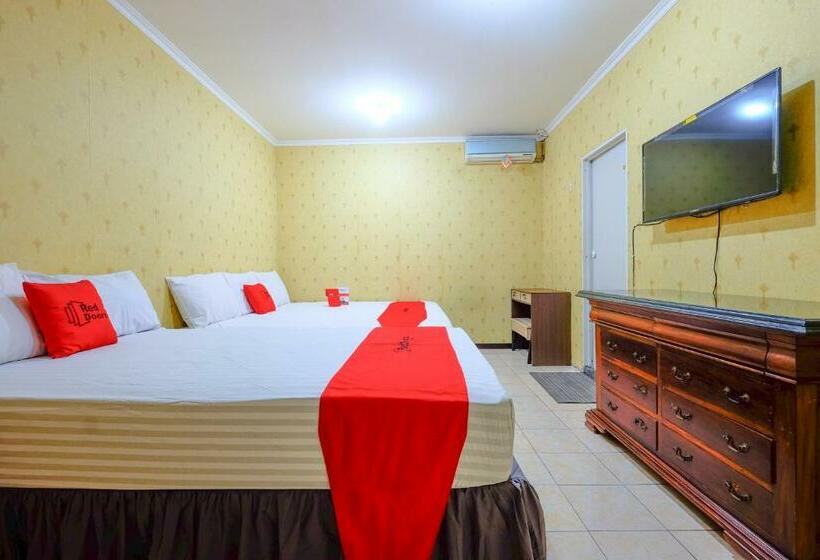 Семейный Номер, Reddoorz Near Universitas Diponegoro Semarang