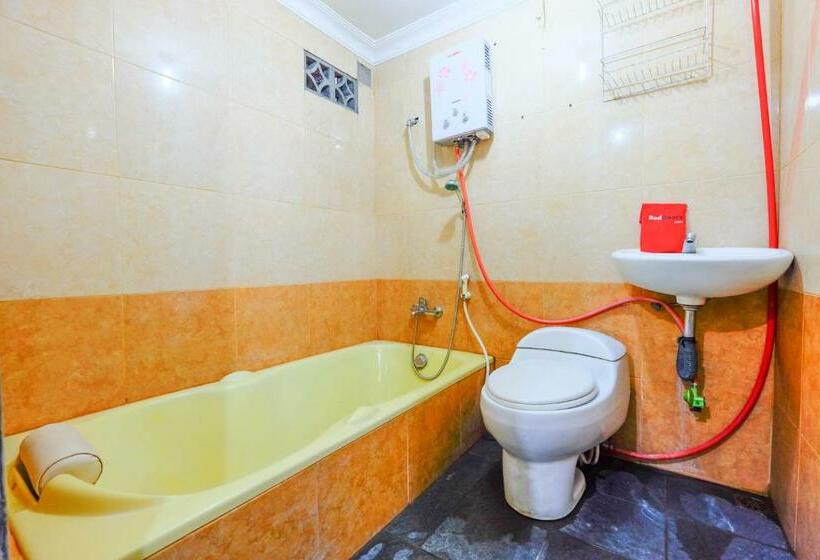 Семейный Номер, Reddoorz Near Universitas Diponegoro Semarang