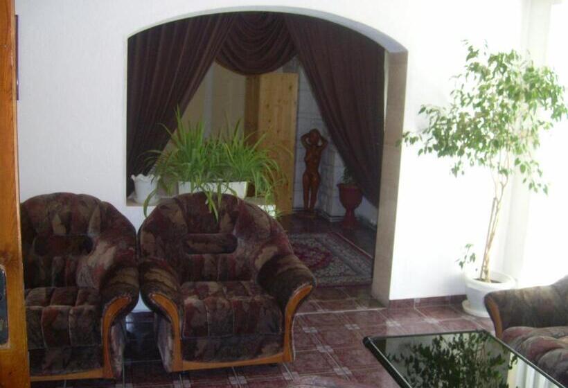 סוויטה, Family Hotel George