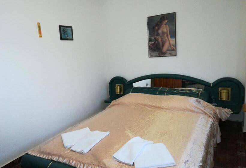 חדר סטנדרט, Family Hotel George