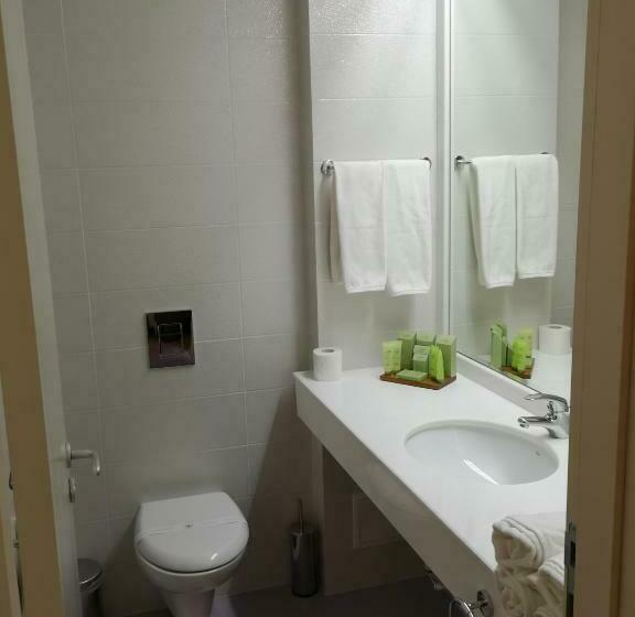 Номер Deluxe, Parish