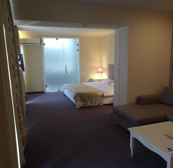 Полулюкс Повышенной Комфортности, Parish