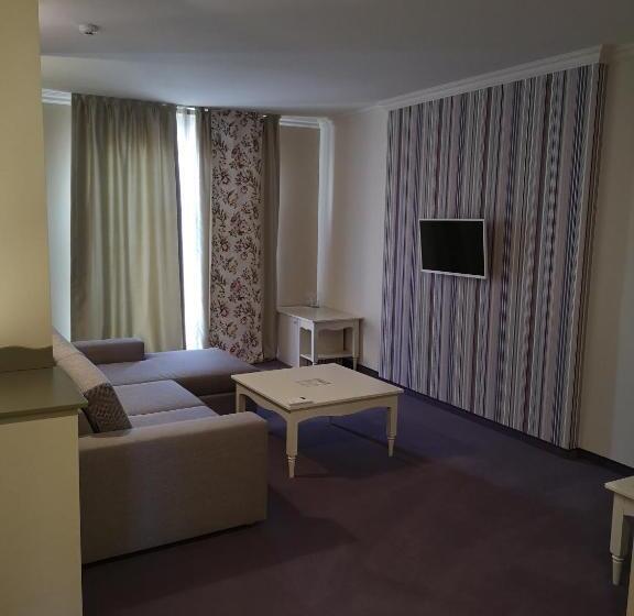 Полулюкс Повышенной Комфортности, Parish