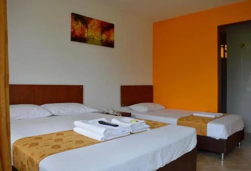 Standard Kolmen Hengen Huone, Tropico Real Mesitas