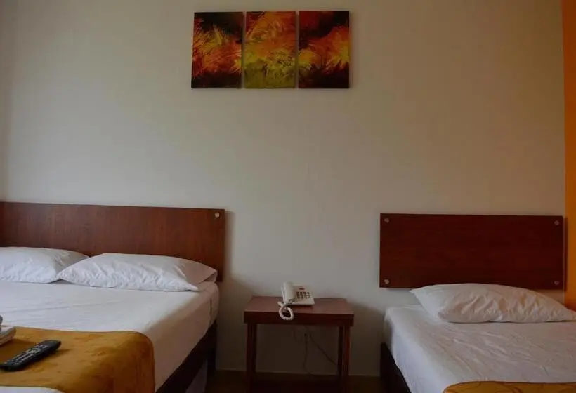 Standard Kolmen Hengen Huone, Tropico Real Mesitas