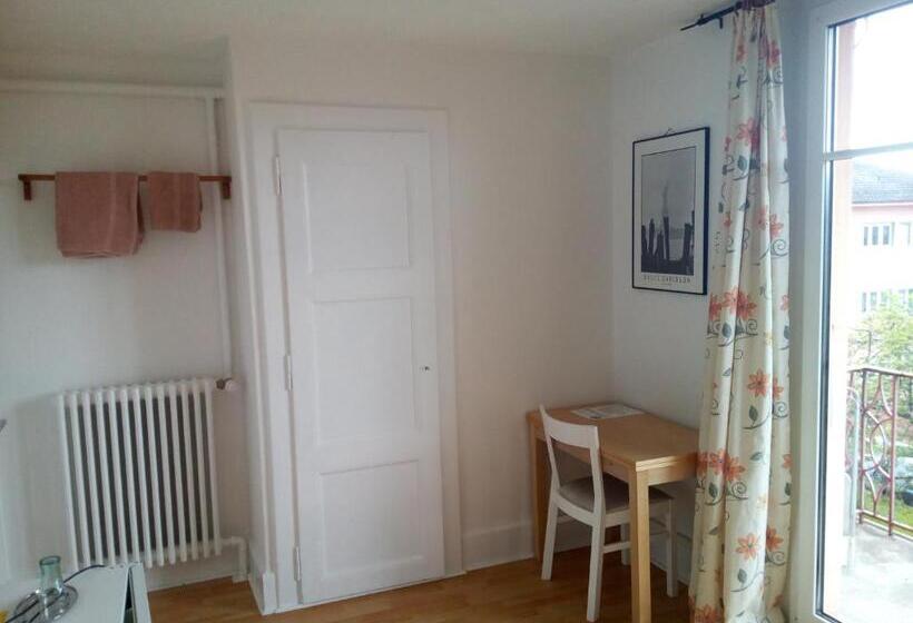 Номер Стандарт Индивидуальный с Балконом, Chambres Meublées Prilly Lausanne