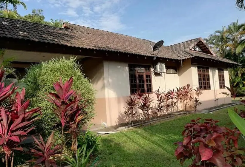スリーベッドルーム　ヴィラ, Six Villa Inn