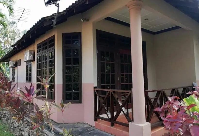 スリーベッドルーム　ヴィラ, Six Villa Inn