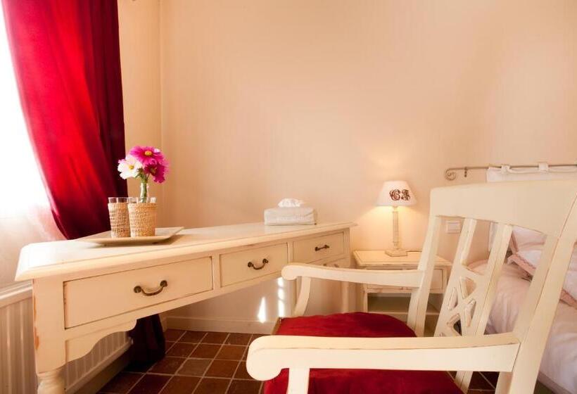 غرفة قياسية, Domaine De La Combotte