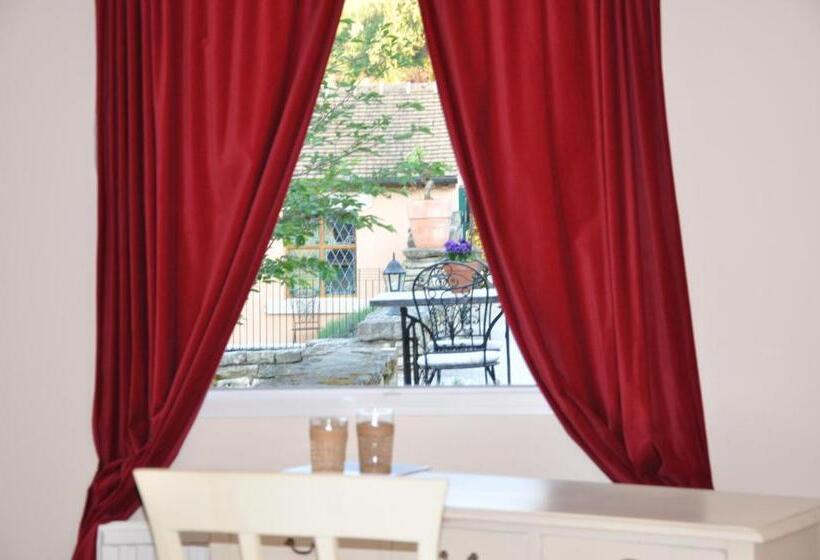 غرفة قياسية, Domaine De La Combotte