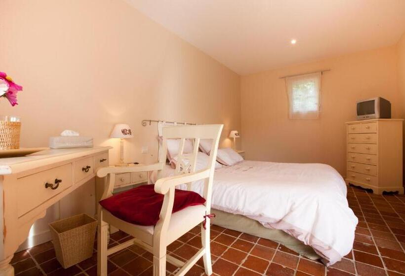 غرفة قياسية, Domaine De La Combotte