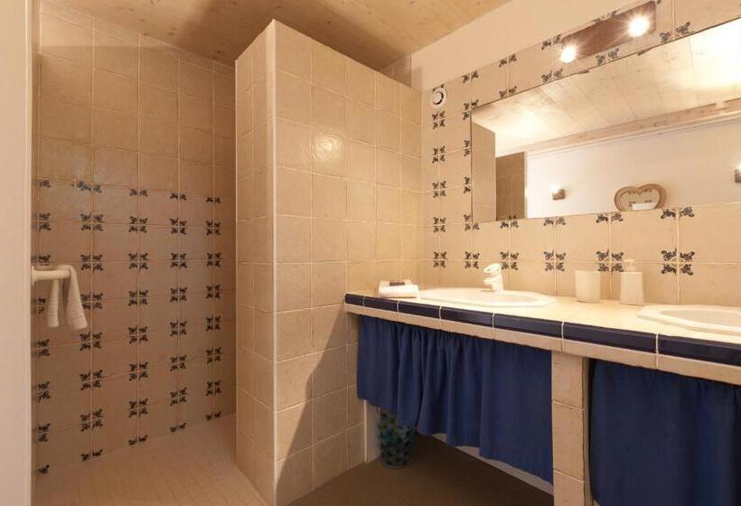 غرفة عائلية, Domaine De La Combotte