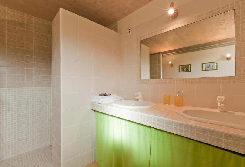 غرفة عائلية, Domaine De La Combotte