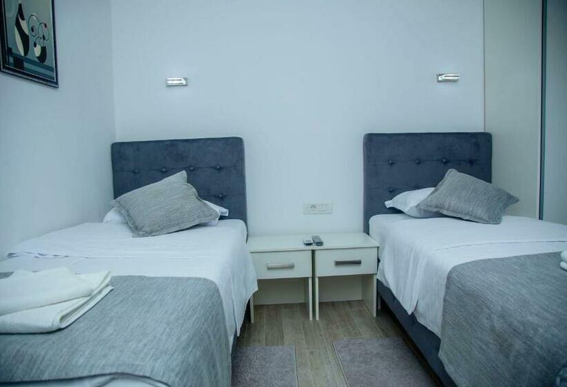 اتاق لوکس, Mark S Palace