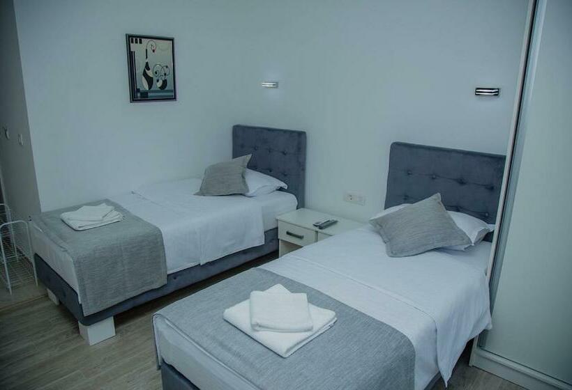 اتاق لوکس, Mark S Palace