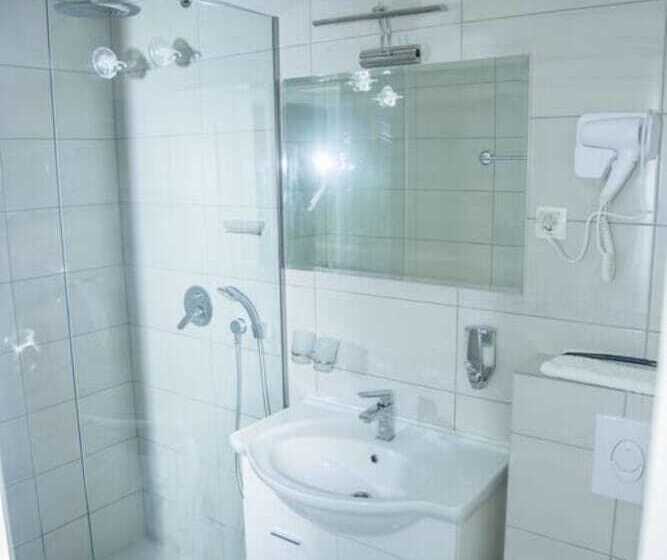 استودیوی کلاسیک, Mark S Palace