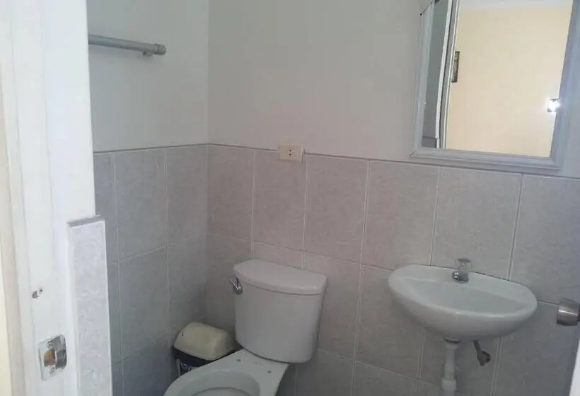 اتاق استاندارد, Hospedaje Golden Inn
