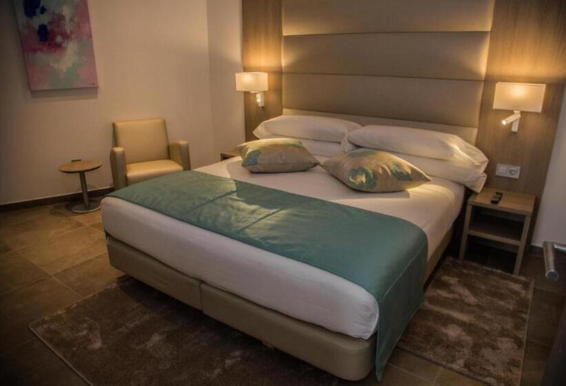 سوییت با چشم‌انداز دریا, Az Hôtels Zephyr