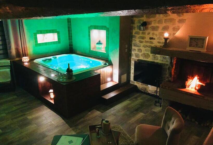 带按摩浴盆的套房, Domaine De Vandenesse Et Spa