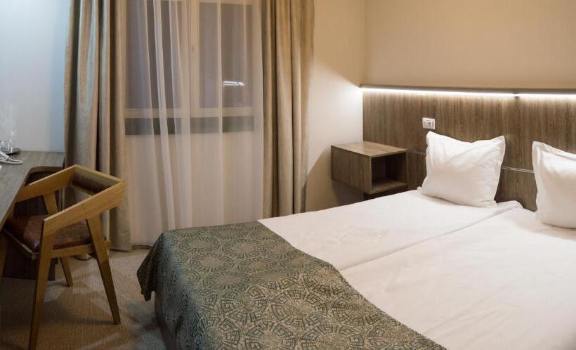 高级大房间, Fidelitas