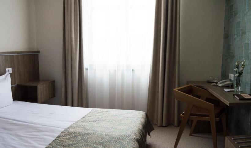 高级大房间, Fidelitas