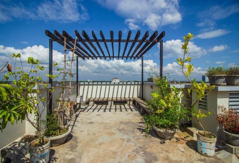 سوییت لوکس, Iqbal Manjil Serviced Apartment