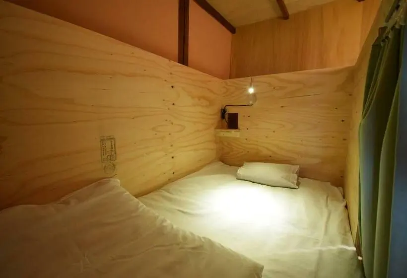 Camera Quadrupla Standard, Bed&bicycle