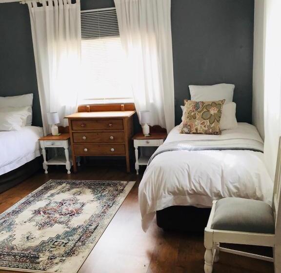 بنجلو قياسى, Makoadi Farms Guesthouse