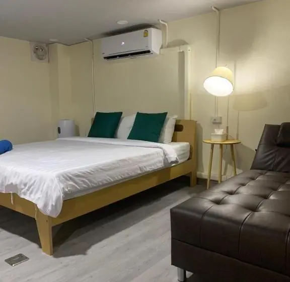 اتاق سوپریور با تخت بزرگ, Uncle Yo House