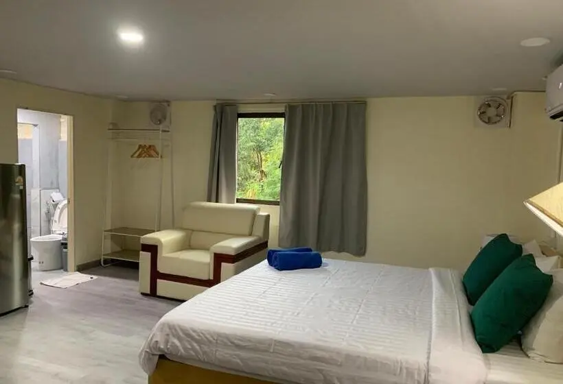 اتاق سوپریور با تخت بزرگ, Uncle Yo House