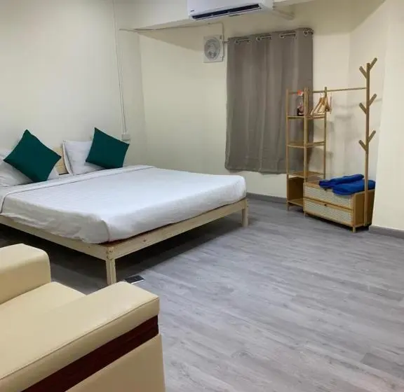 اتاق سوپریور با تخت بزرگ, Uncle Yo House