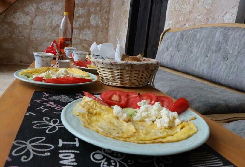 اتاق استاندارد سه تخته با بالکن, National Monument Mehmedbasica Kuca