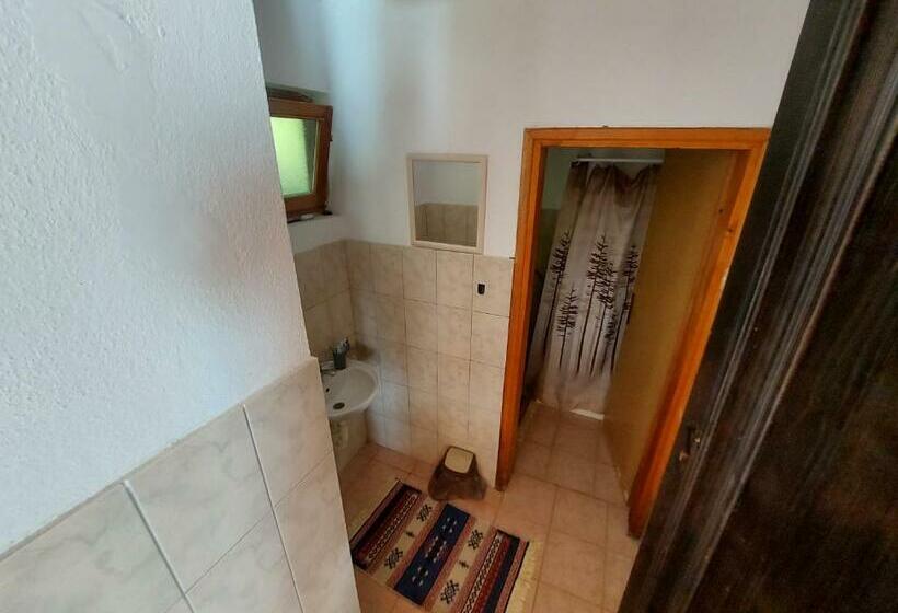 اتاق استاندارد سه تخته با بالکن, National Monument Mehmedbasica Kuca