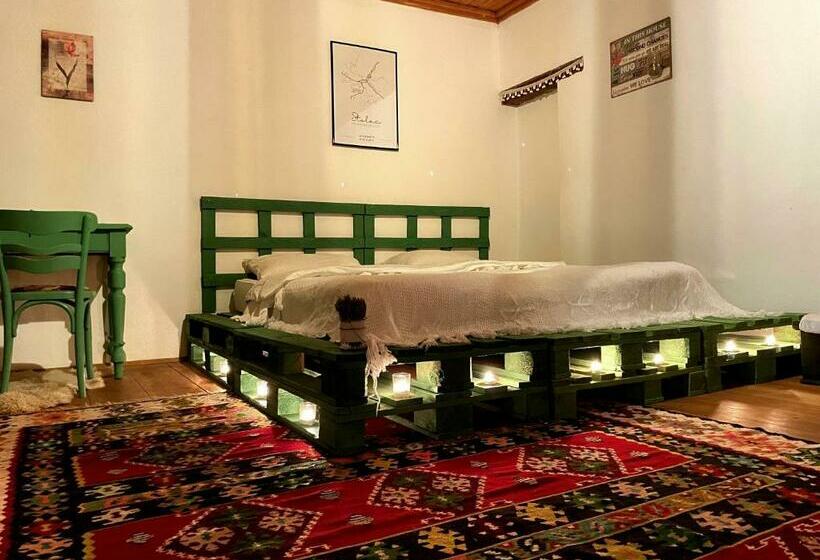 اتاق استاندارد سه تخته با بالکن, National Monument Mehmedbasica Kuca