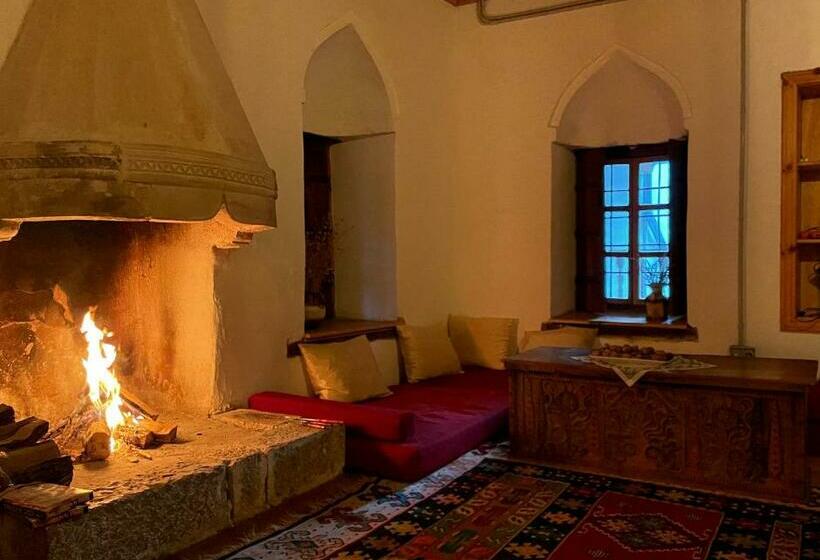 اتاق استاندارد سه تخته با بالکن, National Monument Mehmedbasica Kuca