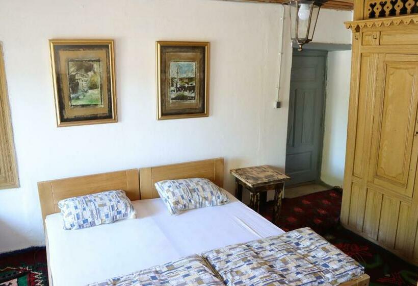 اتاق استاندارد با سرویس بهداشتی مشترک, National Monument Mehmedbasica Kuca