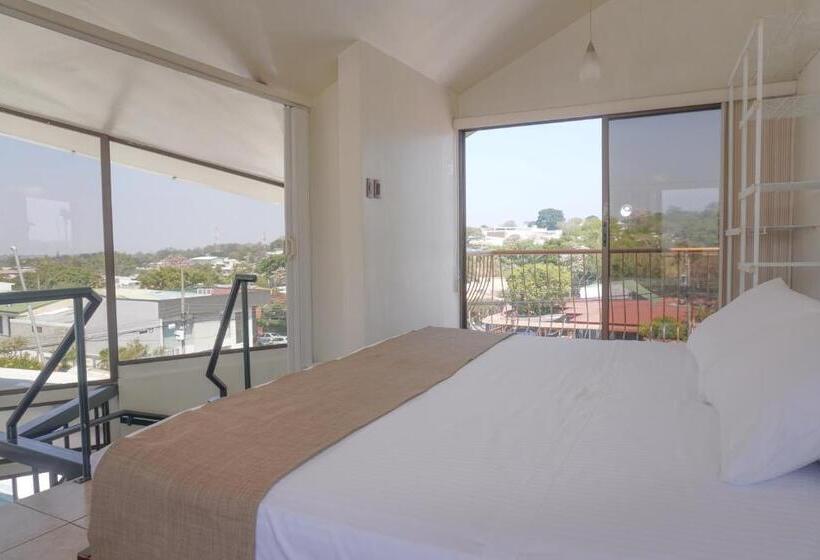 דירת חדר, Oro Apart