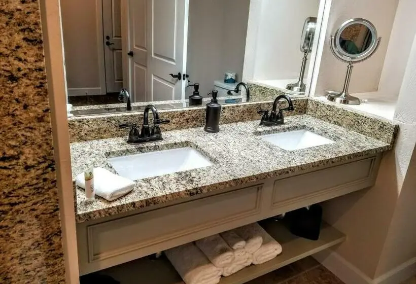 キングサイズベッドのスーペリアルーム, Resort At Eagle Point Golf Club Lodging