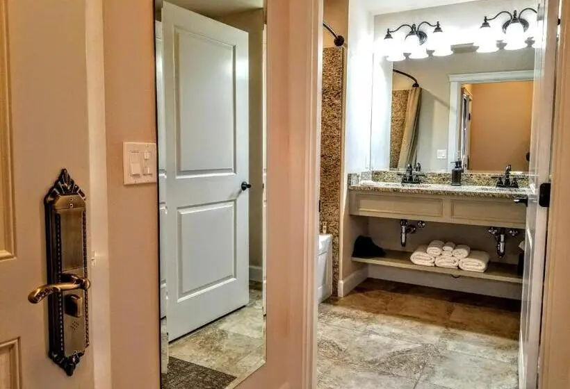 キングサイズベッドのスーペリアルーム, Resort At Eagle Point Golf Club Lodging