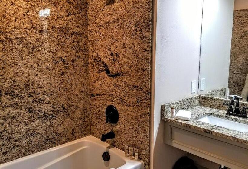 Номер Superior Кровать Кинг, Resort At Eagle Point Golf Club Lodging