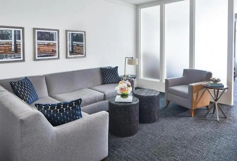 Sviitti, The Hotel Landing