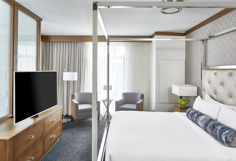 Juniorsviitti, The Hotel Landing