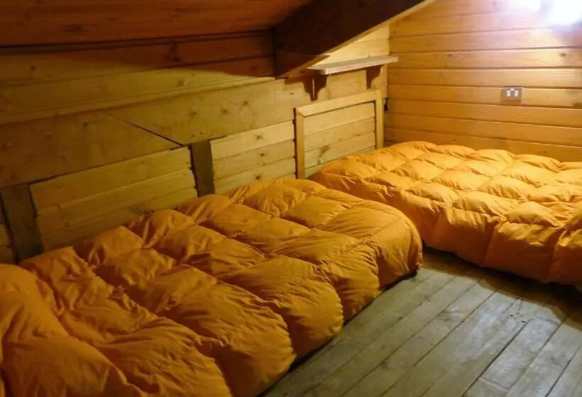 ルームシェアのワンベッド, & Hostal Chil In, Las Trancas
