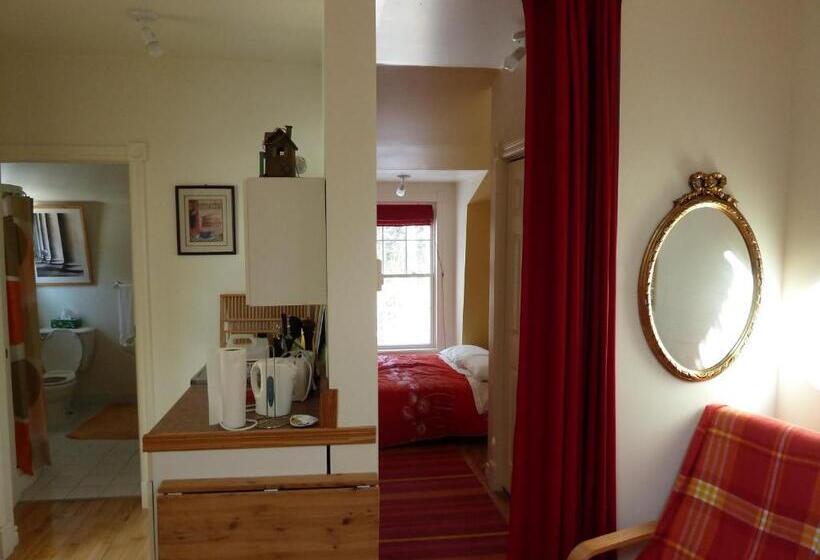 شقة غرفة واحدة, Little Shemogue Inn